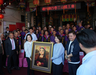 總統蔡英文卸任倒數 走訪屏東老家致意