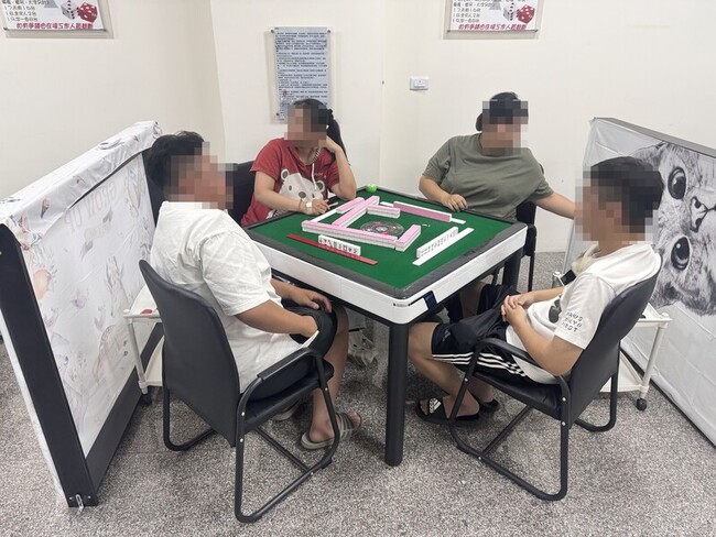 斗六市棋牌社假休閒真賭博 8人聚賭遭逮送辦 | 華視新聞