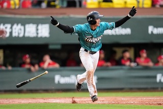 王博玄再見安雄鷹2連勝 洪總63歲生日當天拚千勝