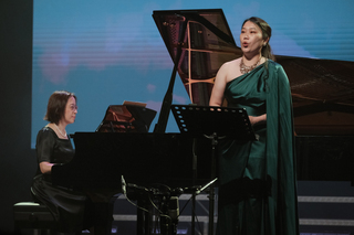 吉隆坡台灣學校感恩音樂會 葉非比鋼琴伴奏