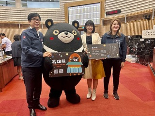 「高雄熊」首到議會備詢 議員盼擴大經濟效益