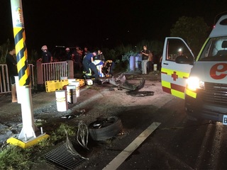 休旅車台東市大學路自撞  1男1女命危送醫