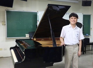 雄中全盲生黃崇恩 6/7登衛武營開鋼琴獨奏會