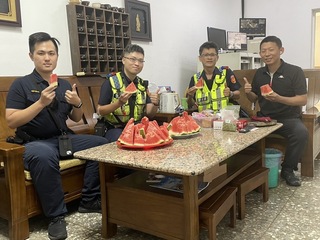 挺花蓮 台中清水警揪團集資15萬買果艷西瓜、富麗米