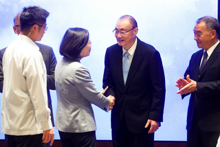 馮世寬出回憶錄 蔡總統：命中注定要跟著我8年