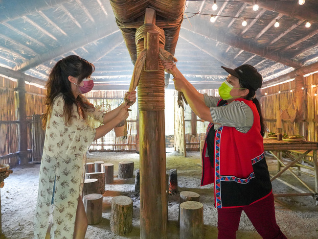 嘉縣力推鄒族部落旅遊 傳統鞣皮工藝打造個人皮件 | 華視新聞