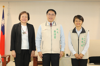 南市府陳淑姿、古秀妃將入閣 黃偉哲贈牌致謝