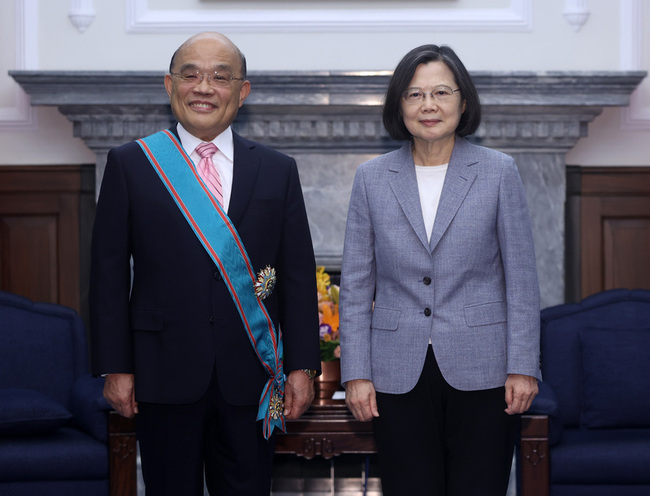 蔡總統頒授蘇貞昌一等卿雲勳章 感謝讓台灣向前邁進 | 華視新聞