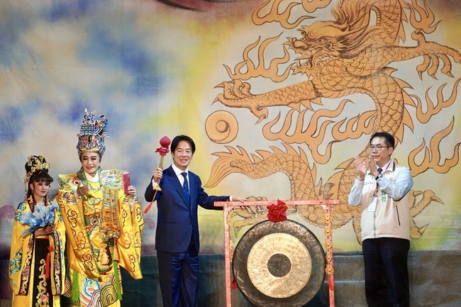 慶祝520就職 賴副總統台南安平慶典敲鑼看戲 | 華視新聞