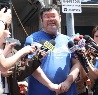 四叉貓發起活動赴徐巧芯家外朝聖 百餘人參與