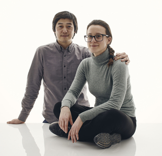 台藝術家參加倫敦工藝週 展示吹製玻璃結合陶器之美