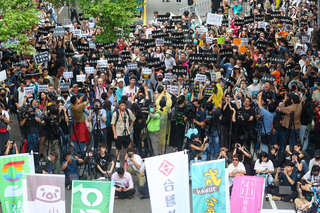 立法院場外40民團串連聲援  200警力維安