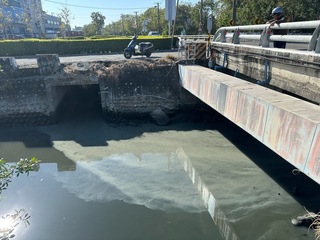 洗衣廠、食品冷凍廠偷排廢水廢油 高市府依法開罰