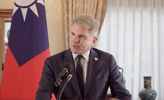 雙橡園就職慶祝會 美外委會主席盼台甩「後院巨龍」