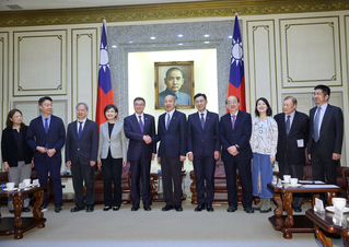 卓榮泰拜會韓國瑜  盼立院支持打詐、災後重建