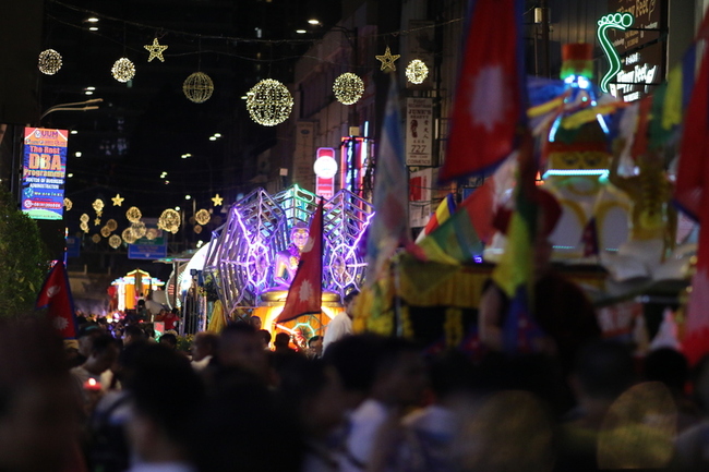 馬來西亞慶祝衛塞節 大批信徒花車遊行 | 華視新聞