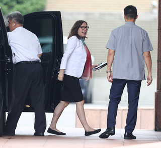 行政院：羅森伯格拜訪政務委員  未參與行政院會