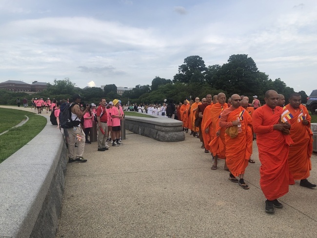 美國佛教界慶衛塞節  首度經行華盛頓紀念碑 | 華視新聞