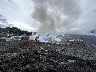 芎林木材堆置場火警7天未滅  竹縣消防持續搶救