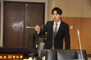 家長帶娃大排長龍 苗議員促檢討頭份親子館量能