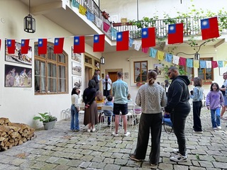 吃粽、立蛋、龍舟賽 捷克僑民慶端午滿滿文化感