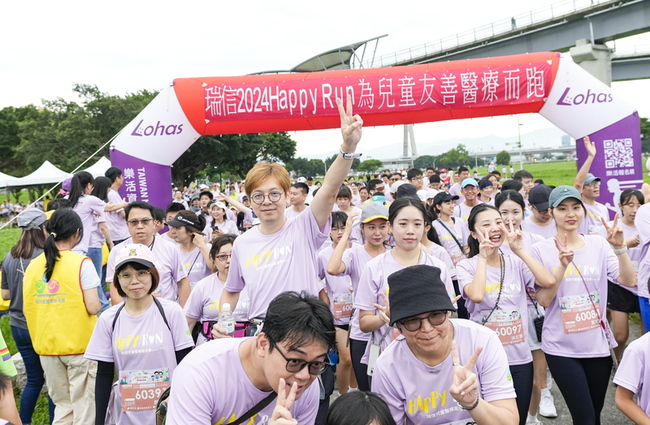 新北三重公益路跑 150病童勇敢挑戰3公里賽程 | 華視新聞