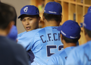 陳仕朋挑戰偉大紀錄破功退場落淚 鋒總給擁抱支持