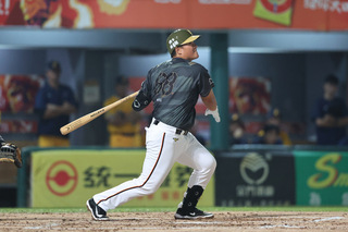 高國慶中職生涯最終戰  9局守一壘眼眶泛淚