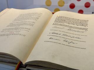 馬克宏訪德 首場活動與德國總統對戰桌上足球