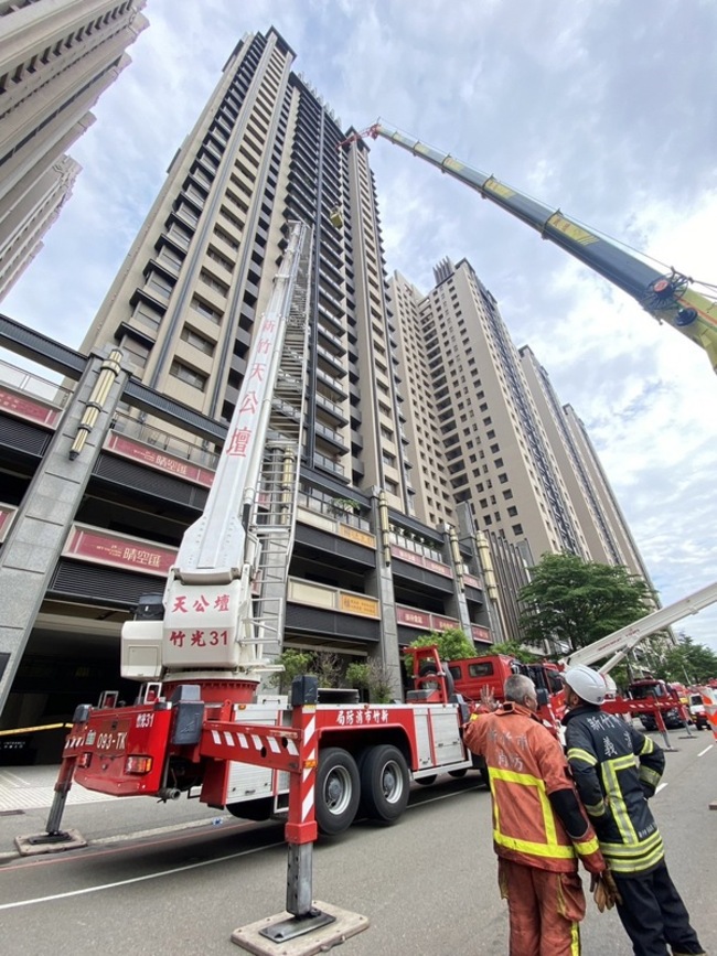 竹市集合住宅火警  殉職消防員曾發出求救訊號 | 華視新聞