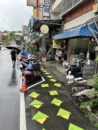 彰師大實驗縮減車道寬度、機車斜停 改善便當街交通