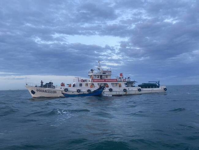 中國漁船進水迷航莒光海域  海巡派艇救援 | 華視新聞
