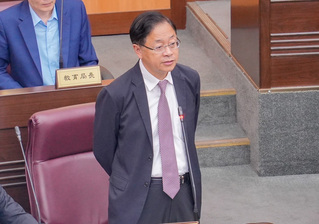 總質詢遲到遭議員諷藐視議會 張善政致歉