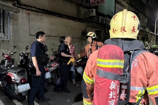 新莊男與家人吵架竟開瓦斯桶 警消戒備對峙攻堅逮人