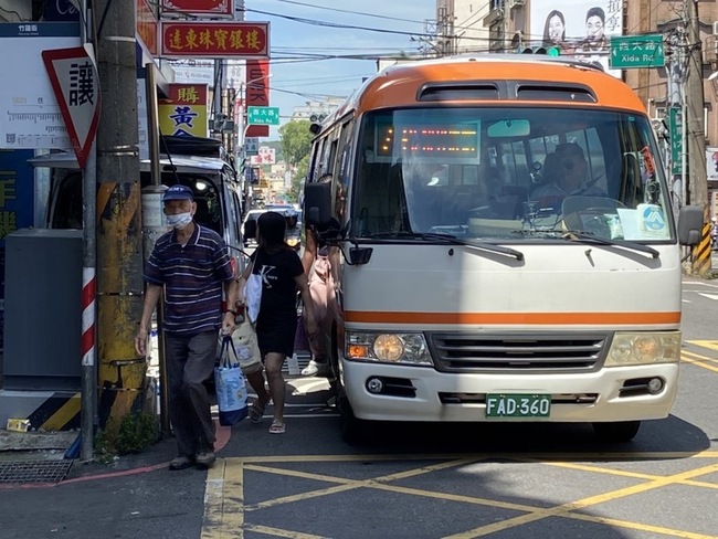 竹市73路中型公車常滿載惹民怨 將換甲類大客車 | 華視新聞