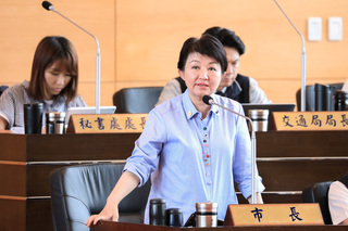 台中市議會停電沒冷氣  盧秀燕捲袖備詢