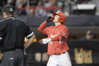 張建銘提點快狠準 劉俊緯大巨蛋敲中職生涯首轟