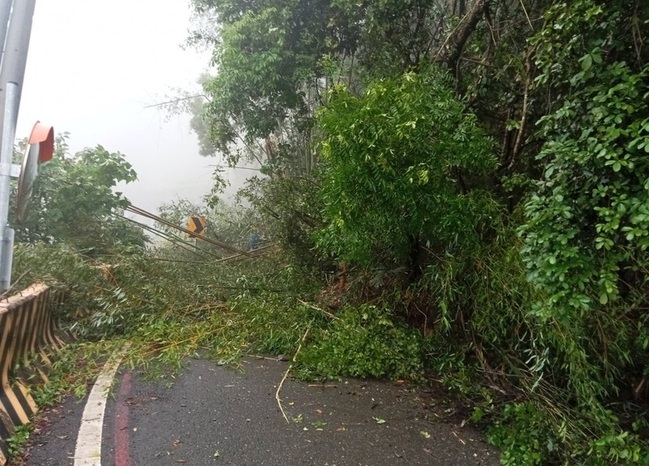 南橫梅山口路段大雨  邊坡坍方雙向道路阻斷 | 華視新聞