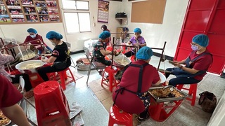 台東聖安宮擴大愛心發放  永安村每戶都有免費粽子