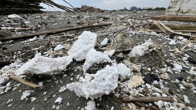 台南社大調查：台南海灘發泡塑膠污染嚴重 | 華視新聞