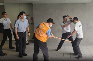 台中捷運提升防護量能  站內放置臂盾長棍等裝備