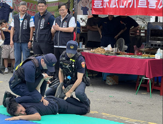 豐原警分局首辦家庭日 讓警眷了解另一半工作環境