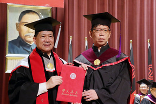 冤案耽誤11年青春 蘇建和獲東吳大學人權碩士