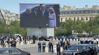 馬克宏隆重軍禮迎拜登 點凱旋門無名戰士墓之火