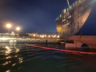 通運輪擦撞高雄港離岸堤 經檢視確認無漏油