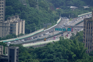 端午連假第2天國道上午大致順暢 午後北返車潮湧現