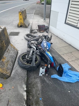 宜蘭市自小客左轉撞對向機車  騎士噴飛送醫不治