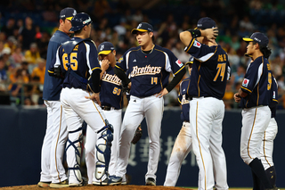 兄弟悍將賽事插曲  魏碩成超過投球秒數限制引抗議