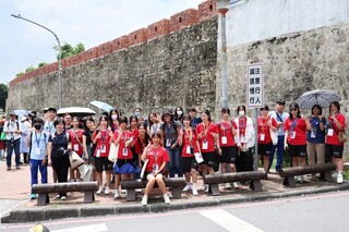 左營高中學生帶領外籍生 漫遊左營舊城