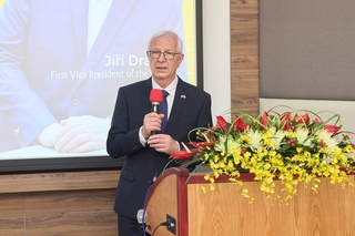 捷克參議院副議長訪政大  勉學子多參與國家事務